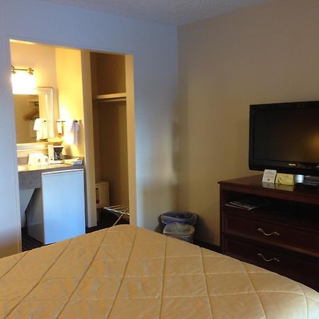 Super 8 Calgary Village Εξωτερικό φωτογραφία