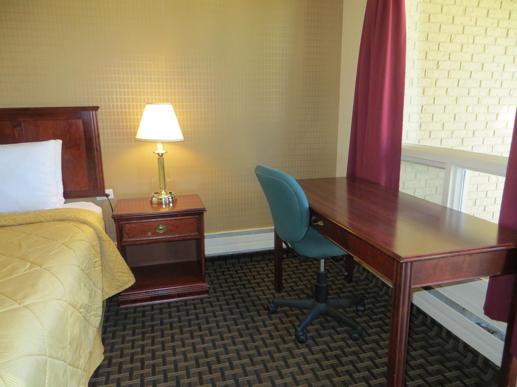 Super 8 Calgary Village Εξωτερικό φωτογραφία